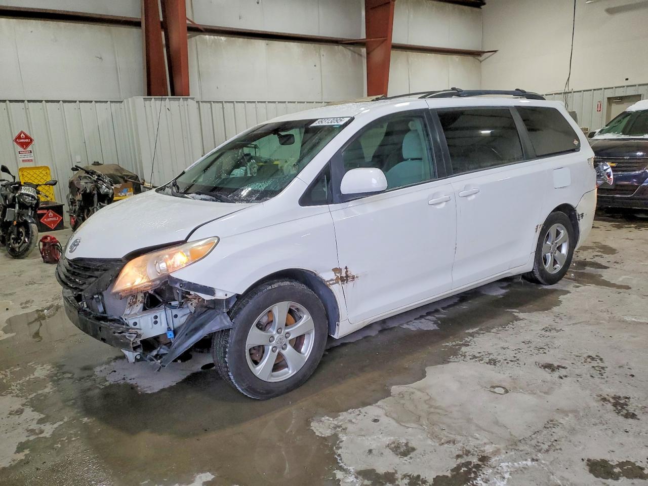 2013 TOYOTA SIENNA