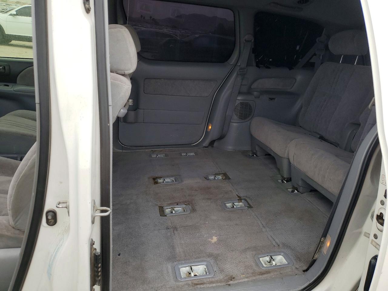 1998 TOYOTA SIENNA LE photo 31