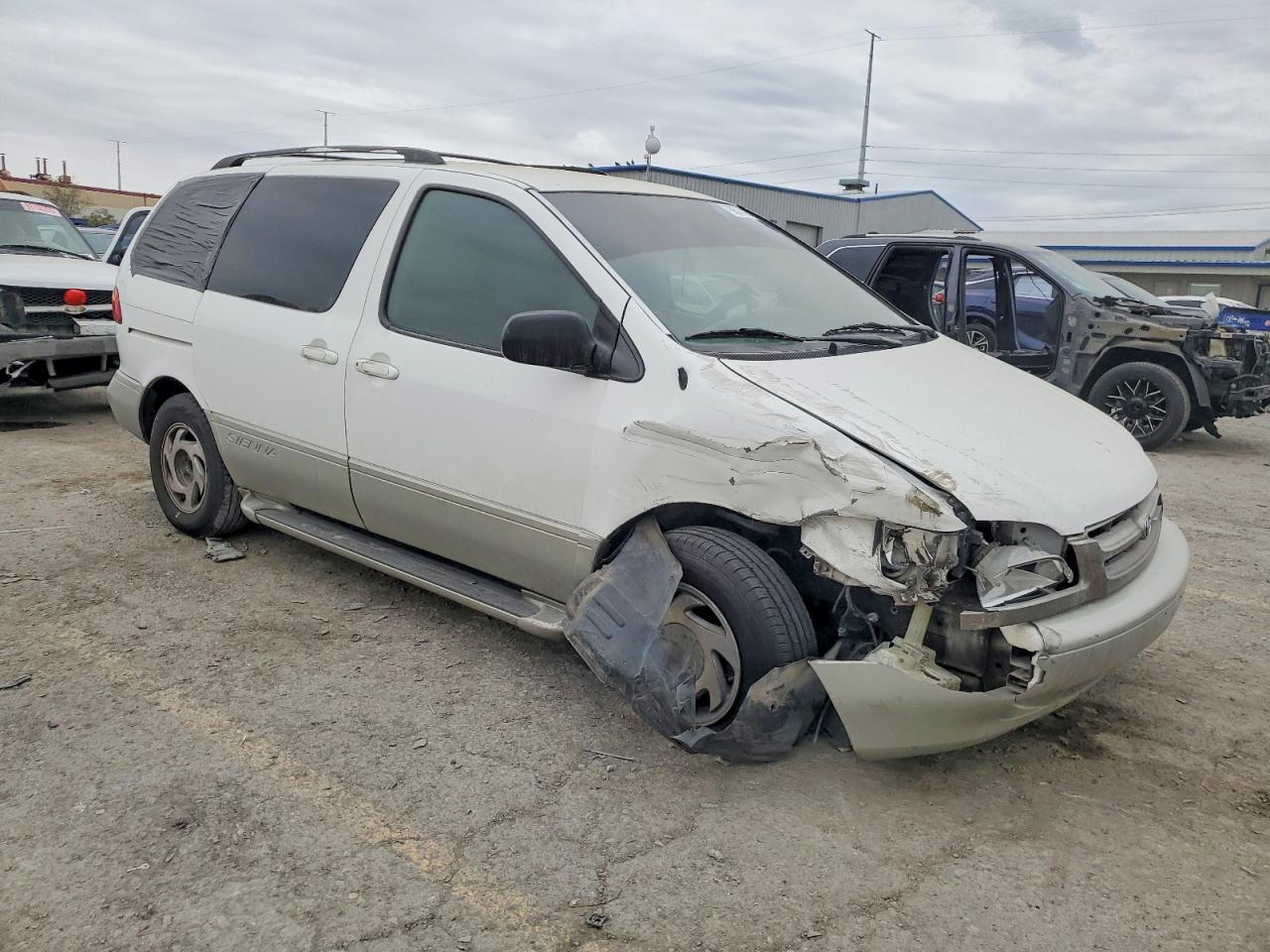 1998 TOYOTA SIENNA LE photo 10