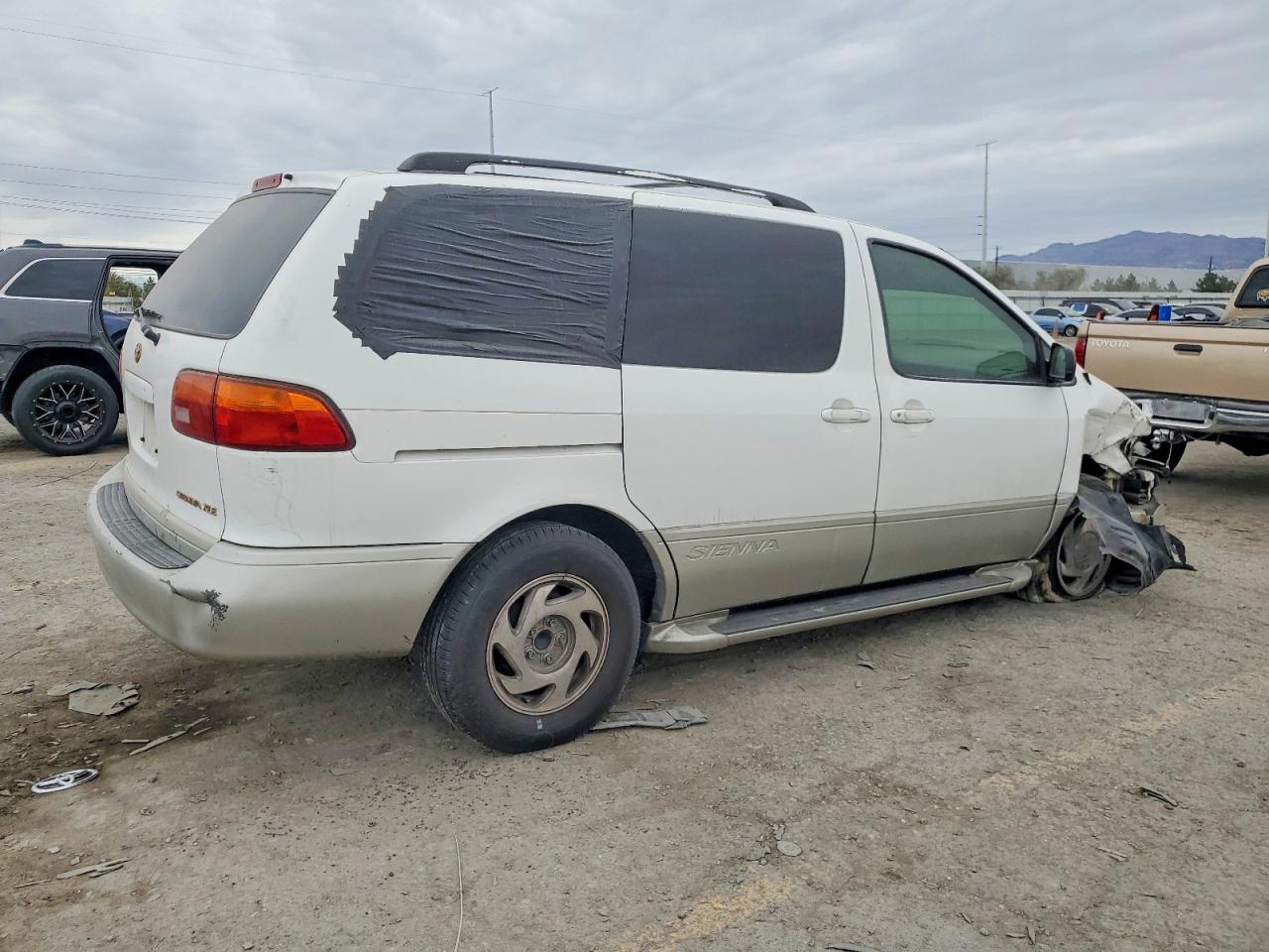 1998 TOYOTA SIENNA LE photo 7