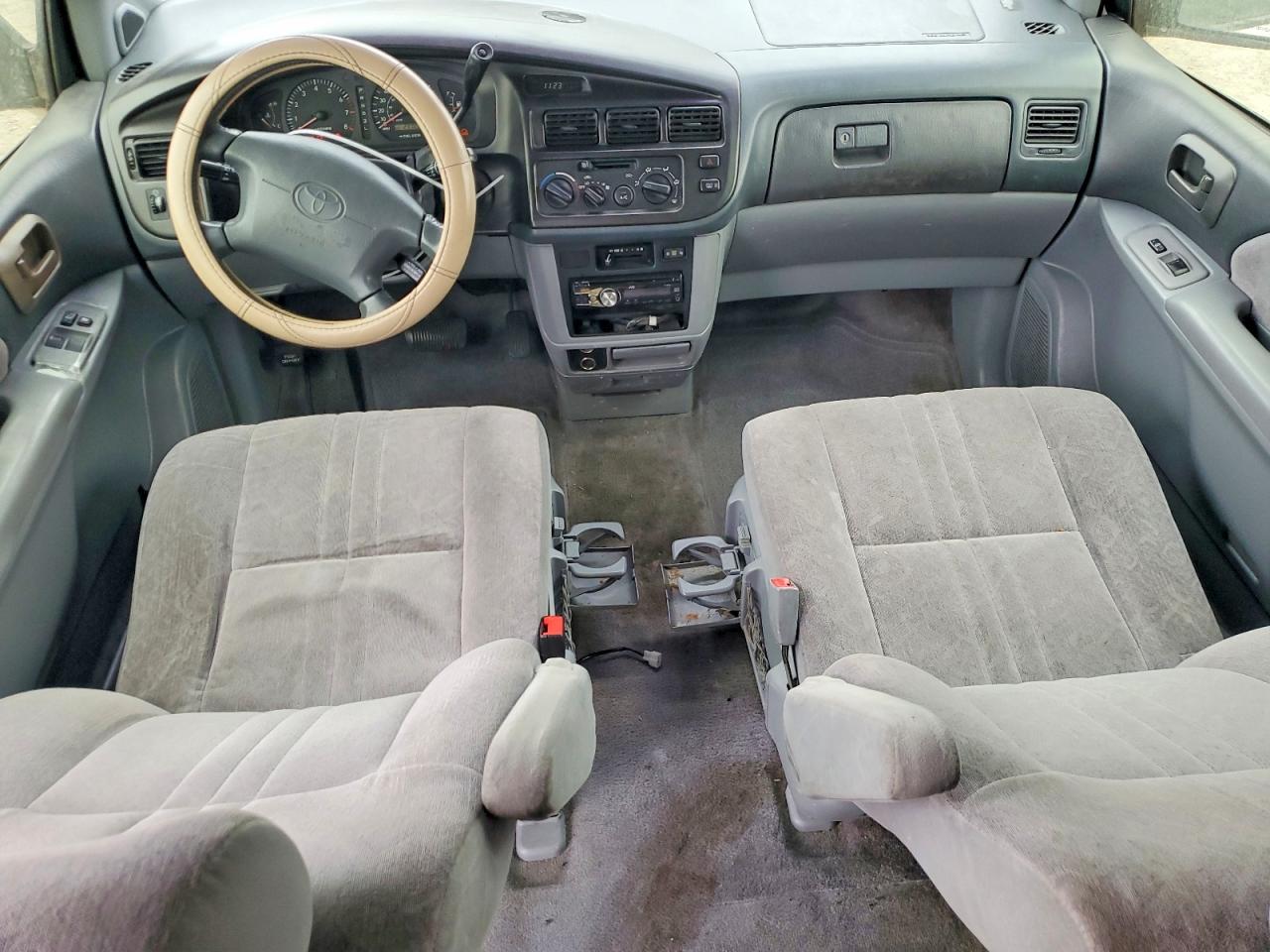 1998 TOYOTA SIENNA LE photo 22