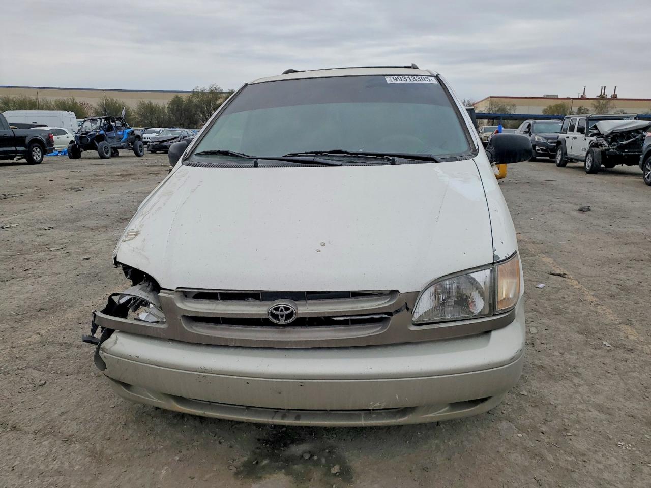 1998 TOYOTA SIENNA LE photo 13