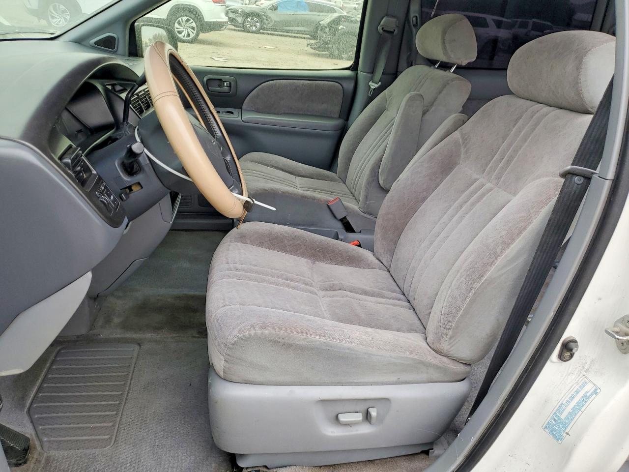 1998 TOYOTA SIENNA LE photo 19