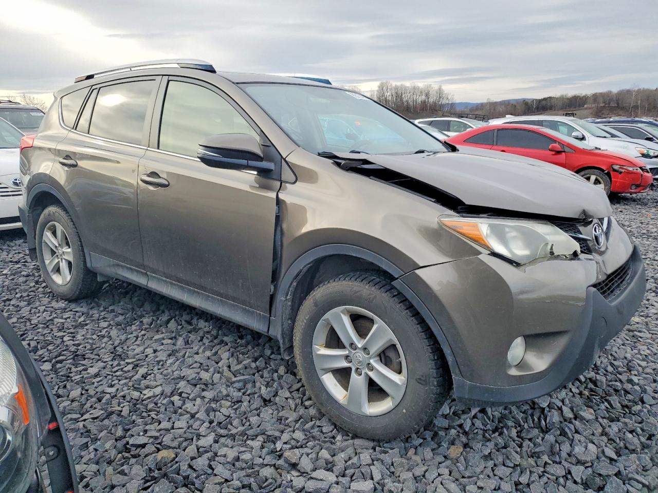 2013 TOYOTA RAV4 XLE photo 4