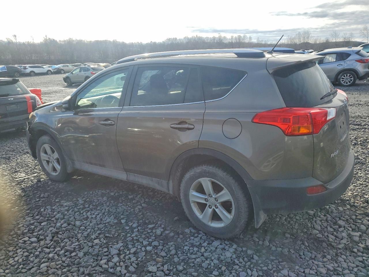 2013 TOYOTA RAV4 XLE photo 2