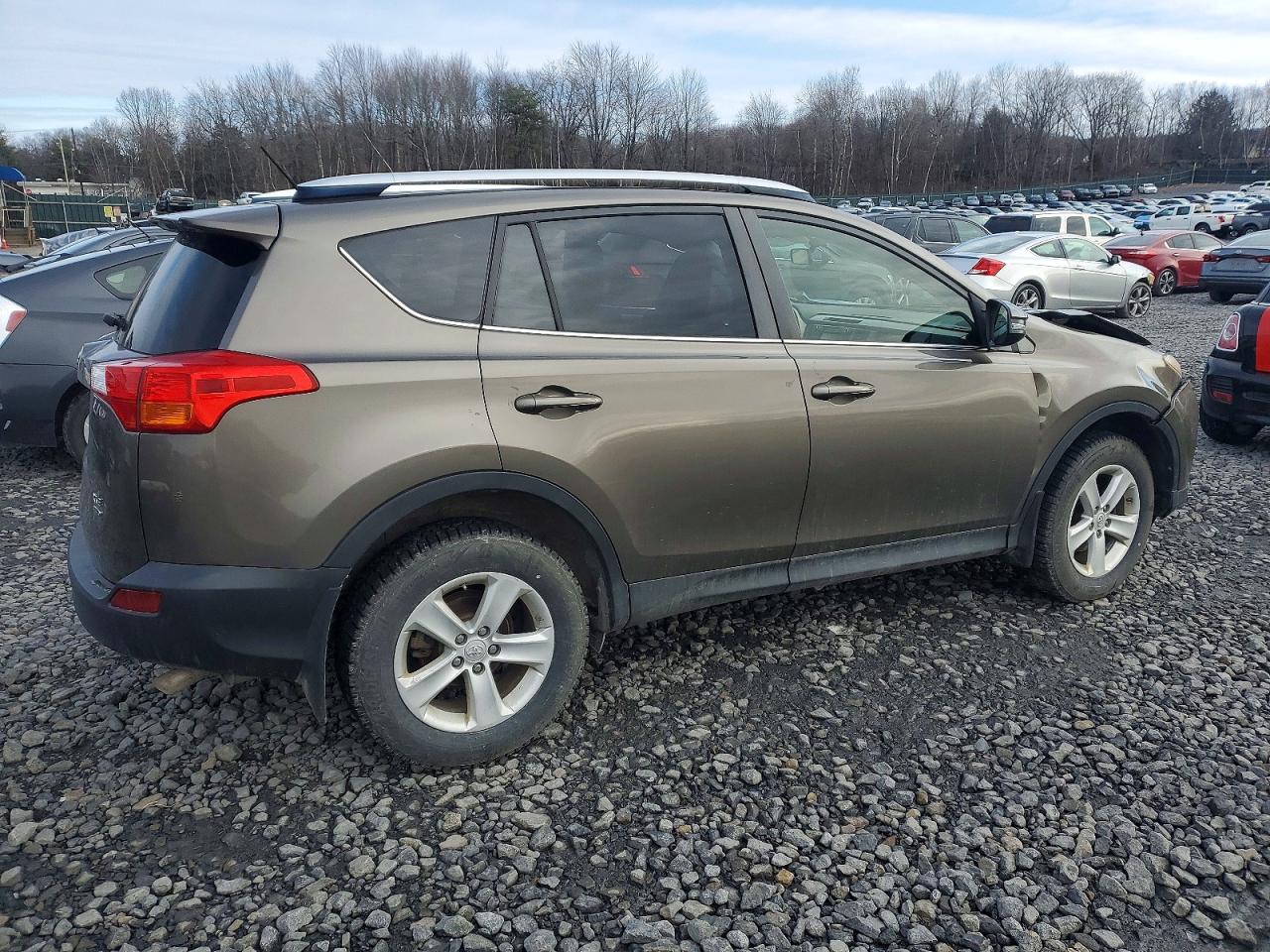 2013 TOYOTA RAV4 XLE photo 3