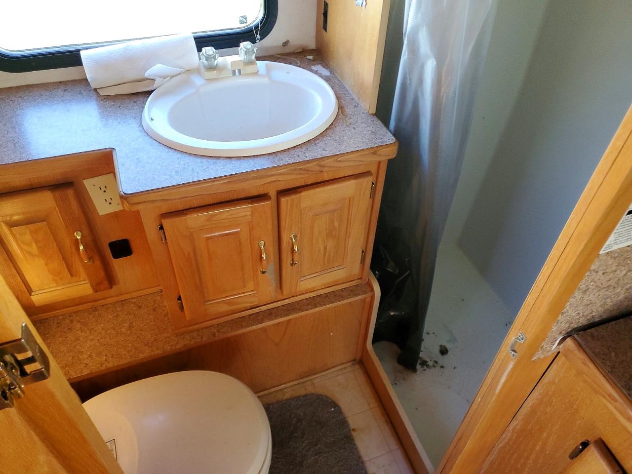2004 FORD ECONOLINE E450 SUPER DUTY CUTAWAY VAN photo 25