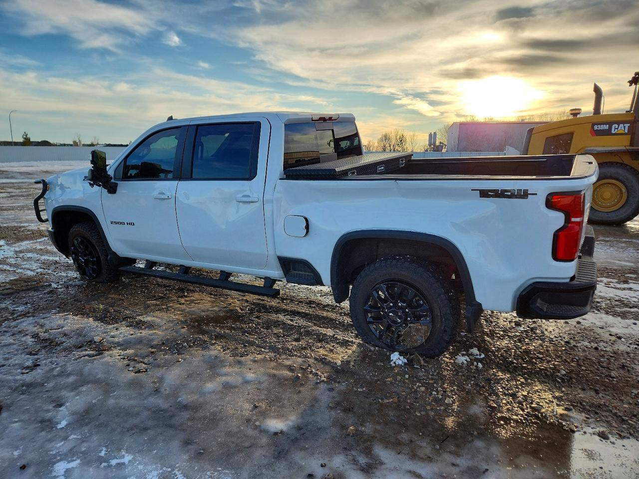 2025 CHEVROLET SILVERADO K2500 HEAVY DUTY LT photo 2
