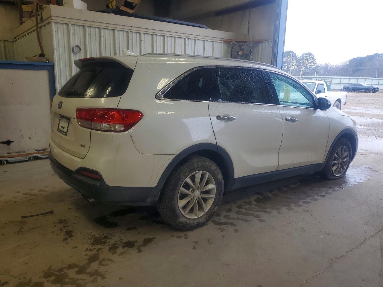 2017 KIA SORENTO LX photo 3