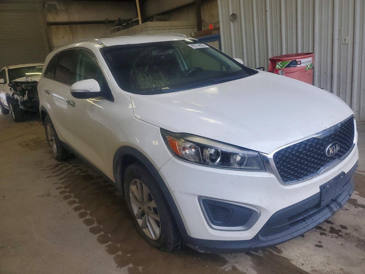 2017 KIA SORENTO LX photo 4