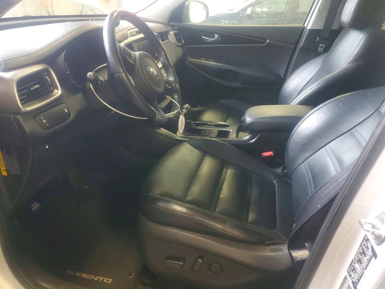 2017 KIA SORENTO LX photo 7