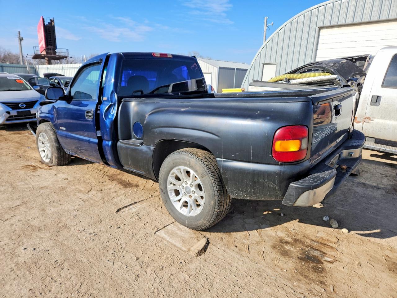 2002 CHEVROLET SILVERADO C1500 photo 2