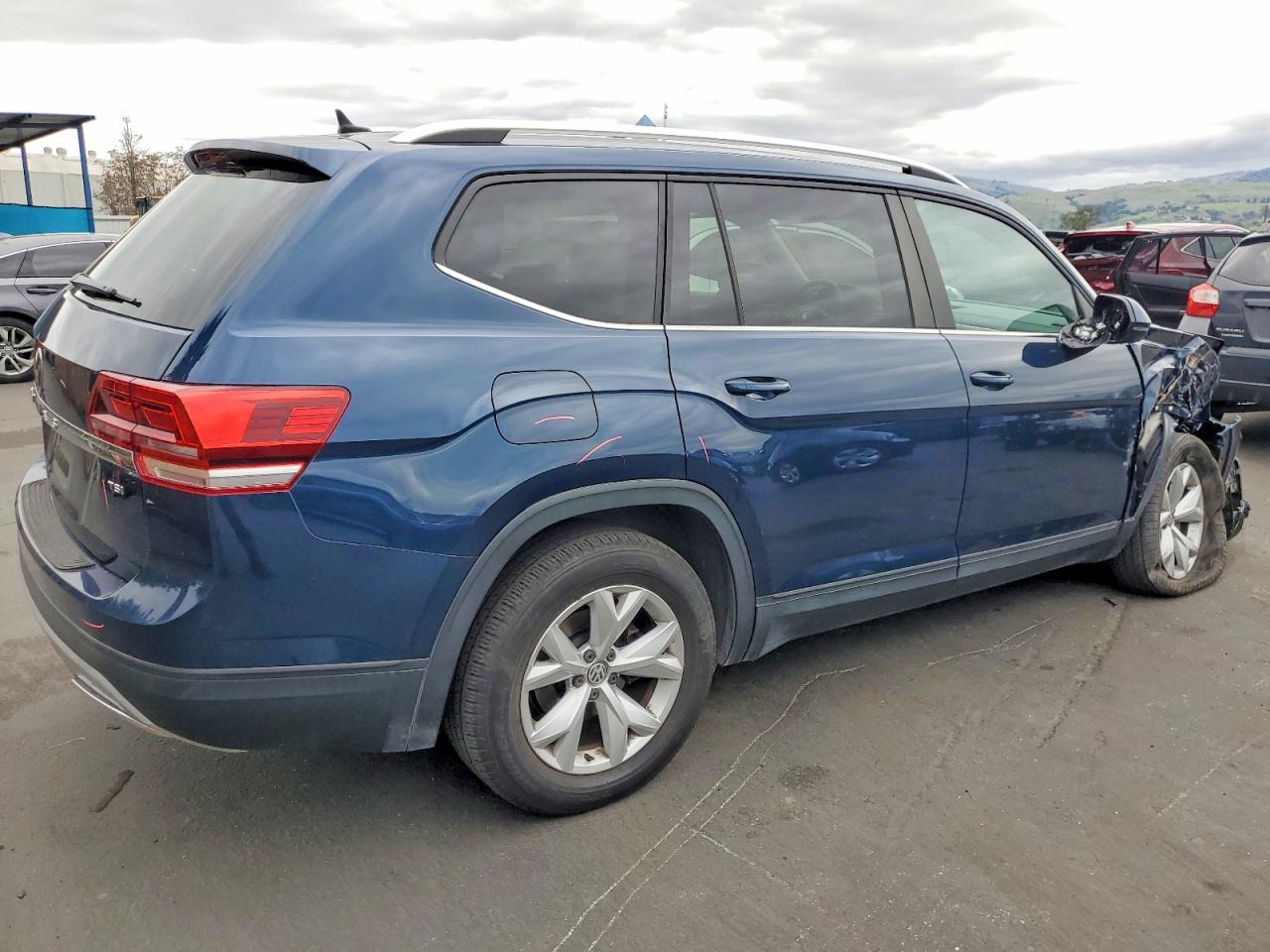 2018 VOLKSWAGEN ATLAS SE photo 3