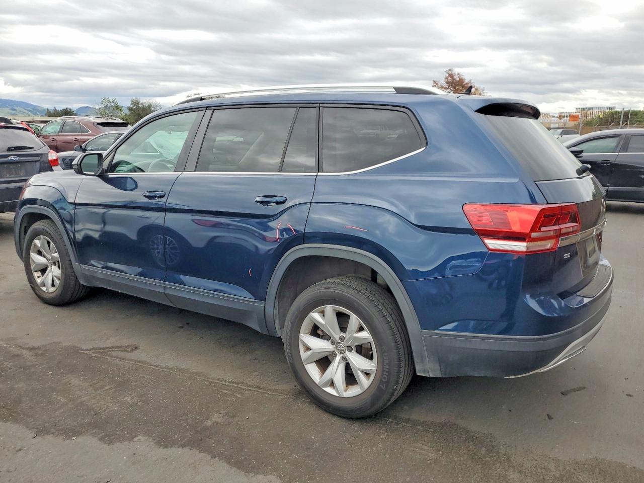 2018 VOLKSWAGEN ATLAS SE photo 2