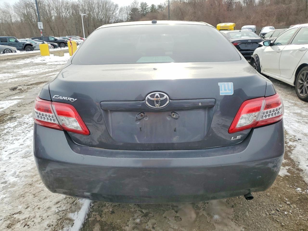 2011 TOYOTA CAMRY BASE photo 6
