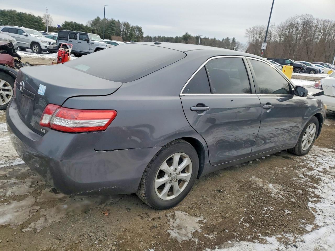 2011 TOYOTA CAMRY BASE photo 3
