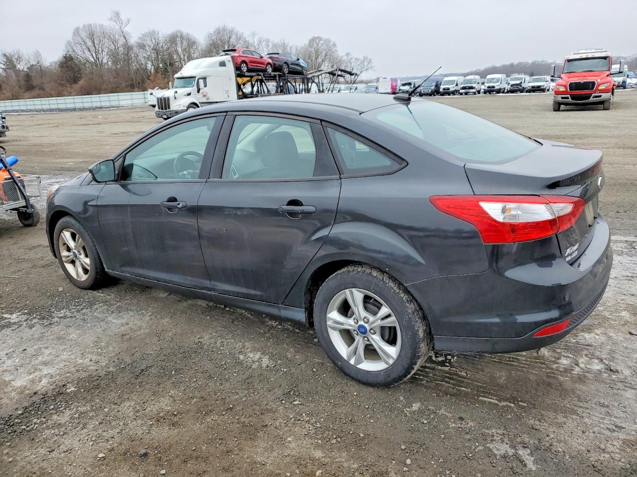 2013 FORD FOCUS SE photo 2