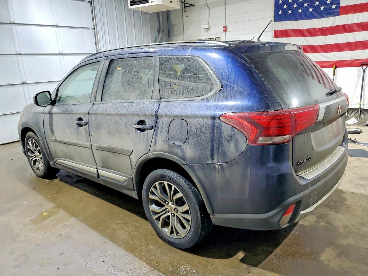 2016 MITSUBISHI OUTLANDER SE photo 2