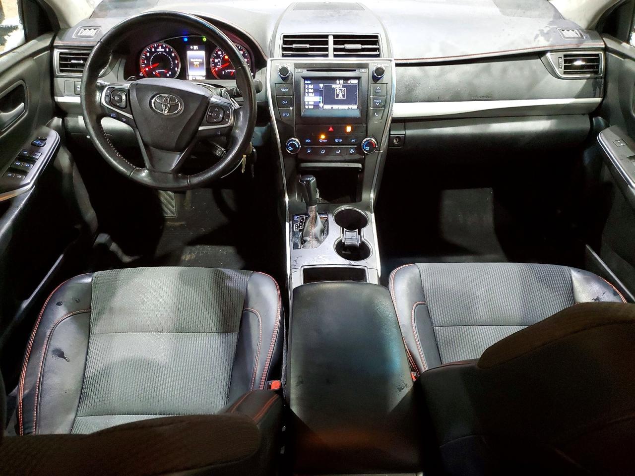 2016 TOYOTA CAMRY SE photo 15