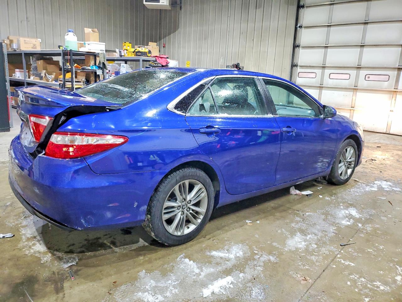 2016 TOYOTA CAMRY SE photo 5
