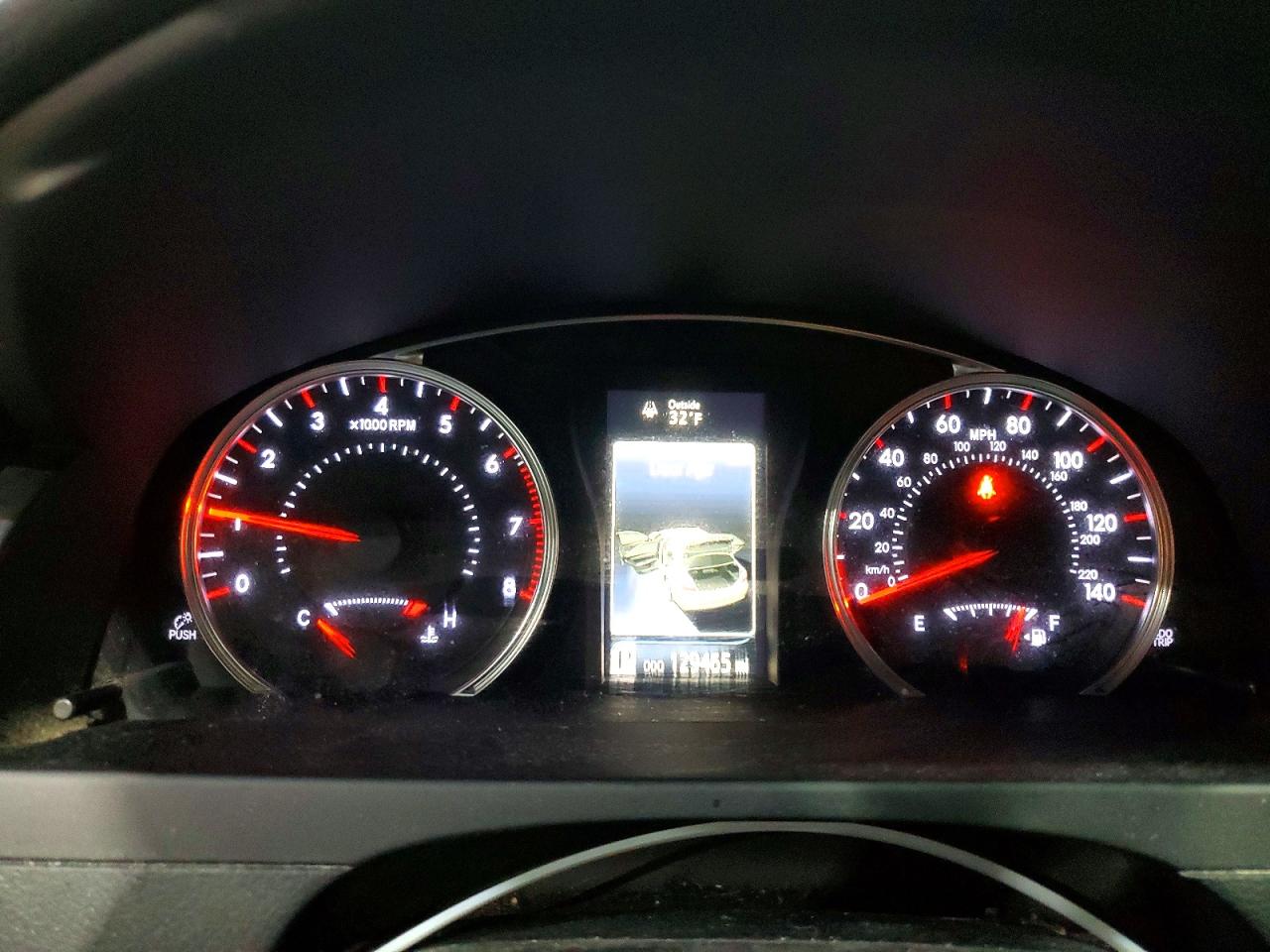 2016 TOYOTA CAMRY SE photo 17