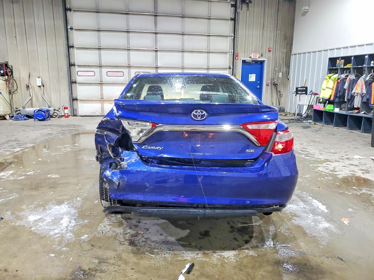 2016 TOYOTA CAMRY SE photo 11