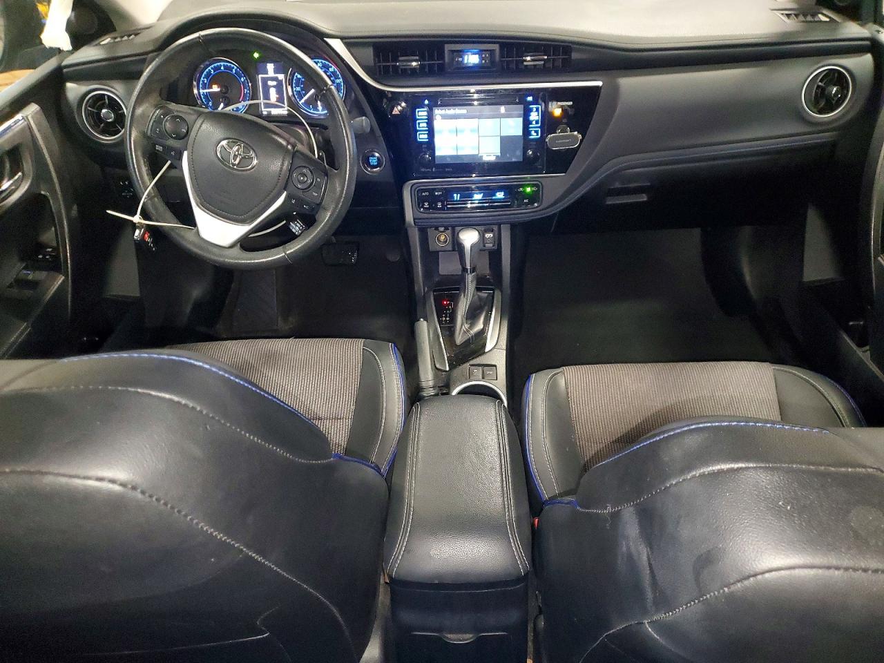 2017 TOYOTA COROLLA L photo 8