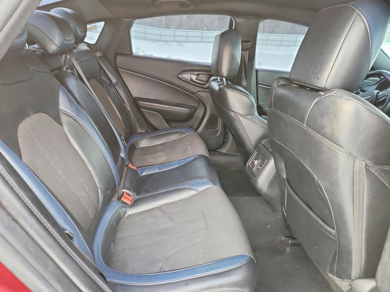 2015 CHRYSLER 200 S photo 19