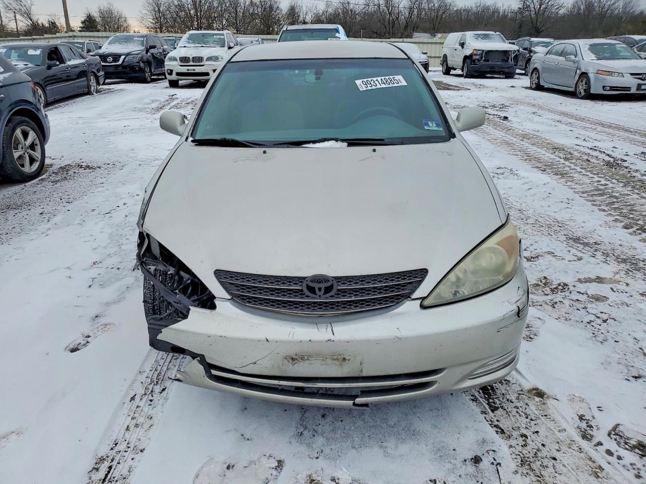 2004 TOYOTA CAMRY LE photo 5