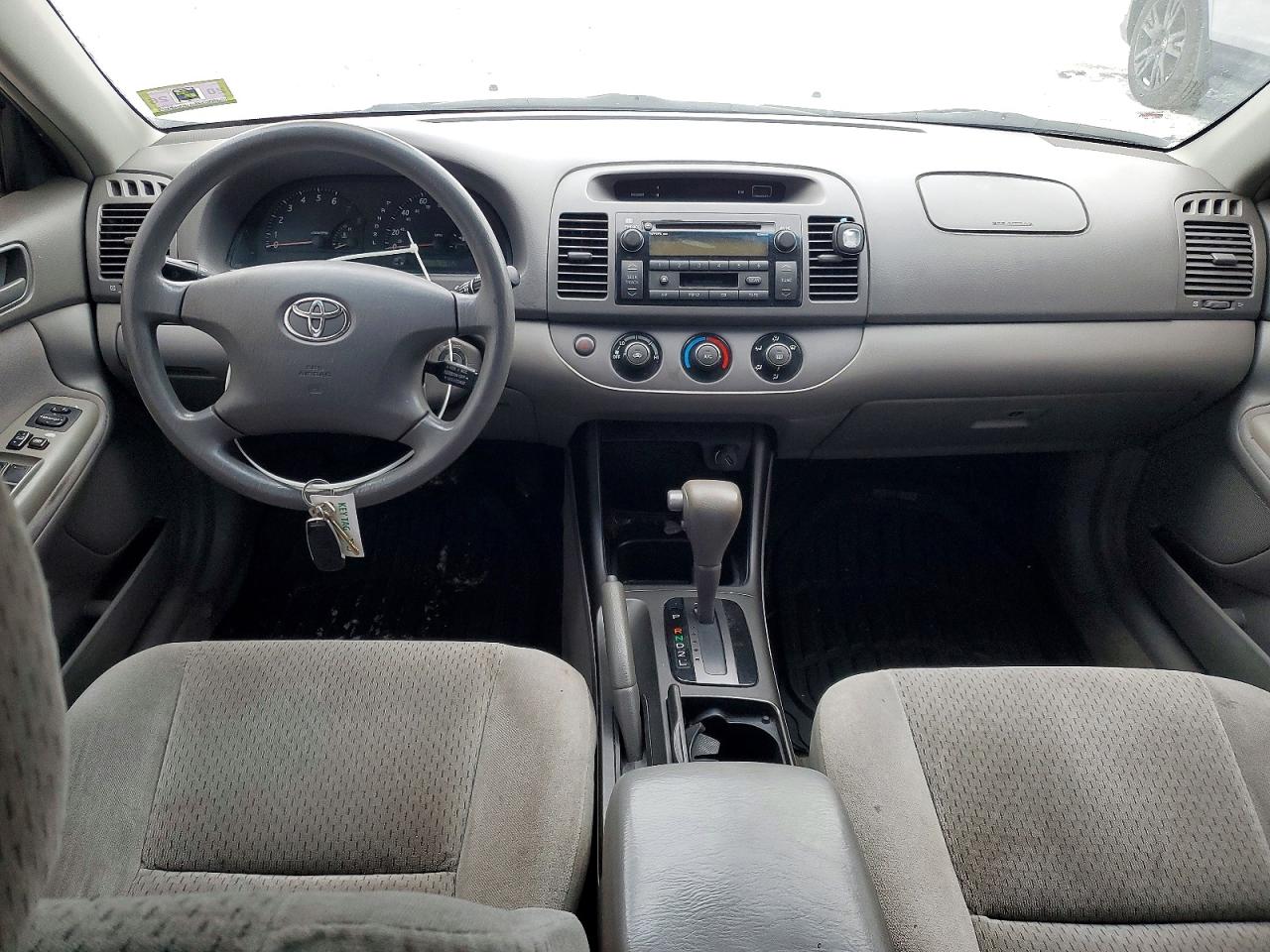 2004 TOYOTA CAMRY LE photo 8