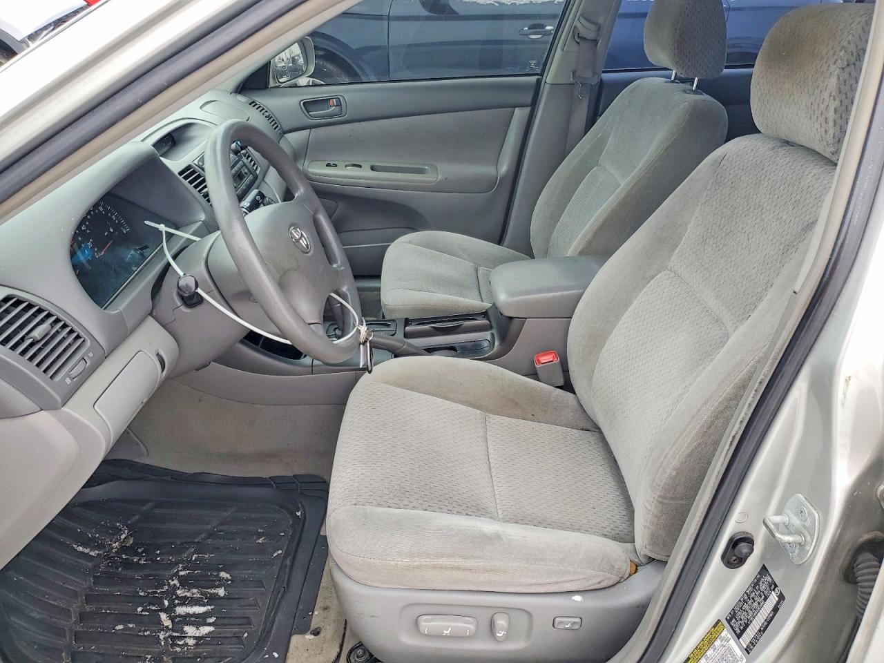2004 TOYOTA CAMRY LE photo 7