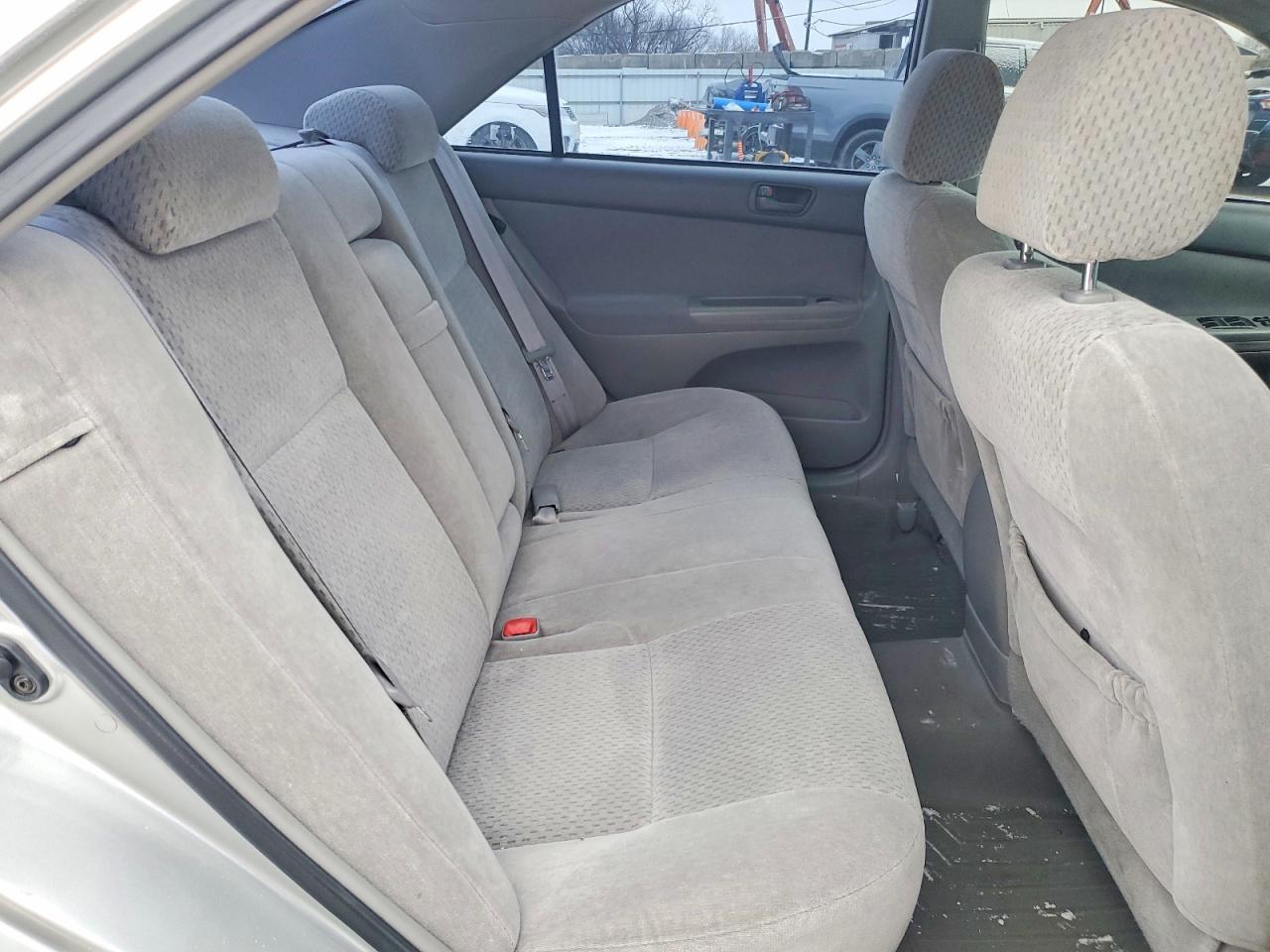 2004 TOYOTA CAMRY LE photo 10