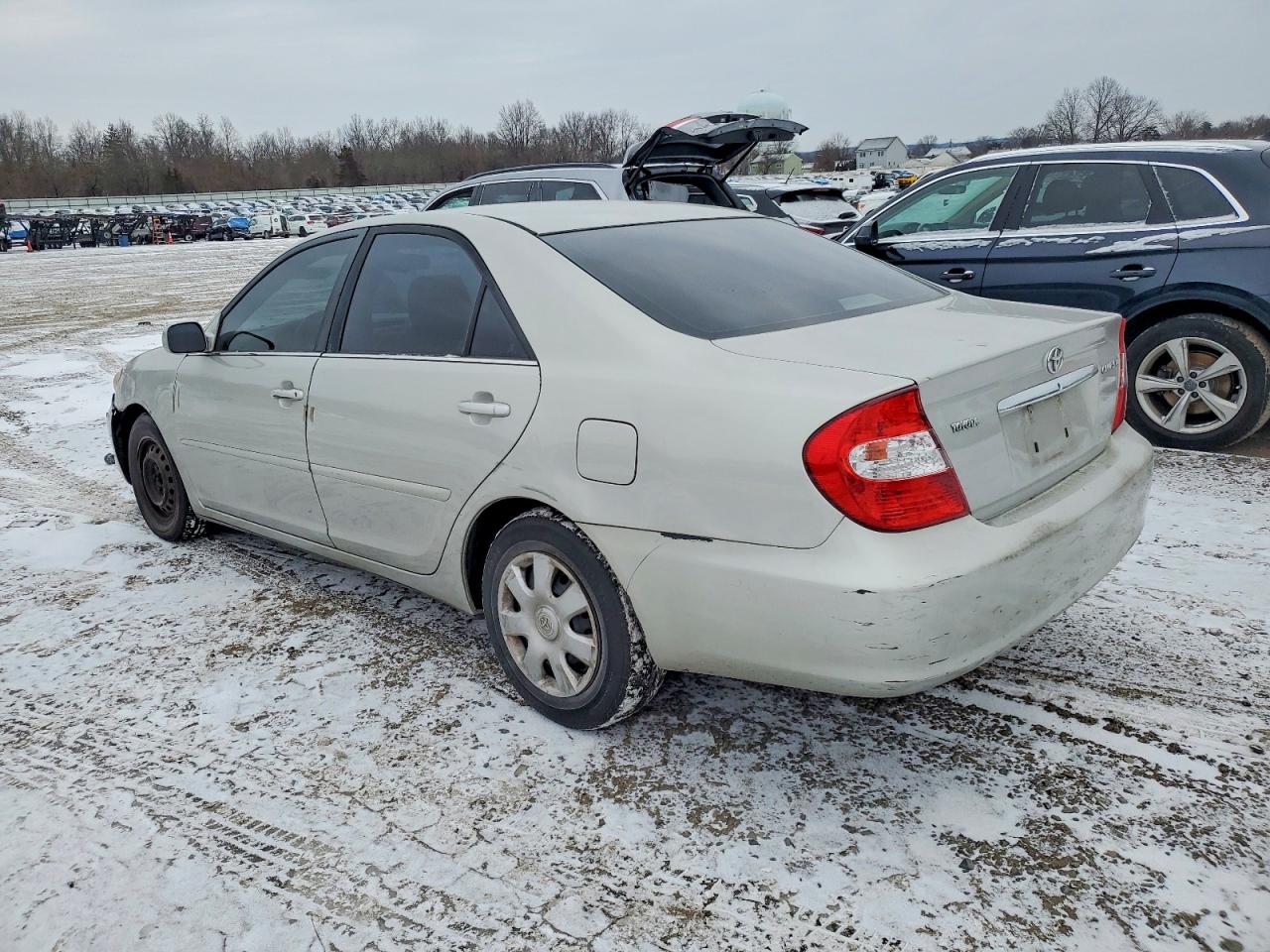 2004 TOYOTA CAMRY LE photo 2