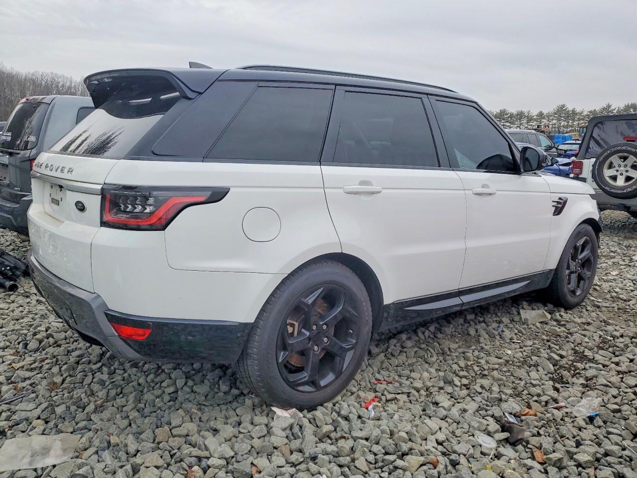 2018 LAND ROVER RANGE ROVER SPORT HSE photo 3