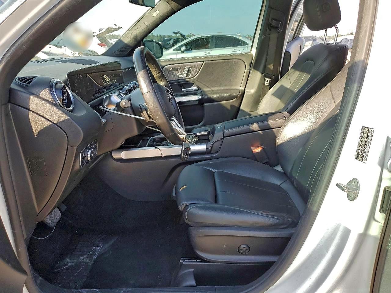 2020 MERCEDES-BENZ GLB 250 photo 7