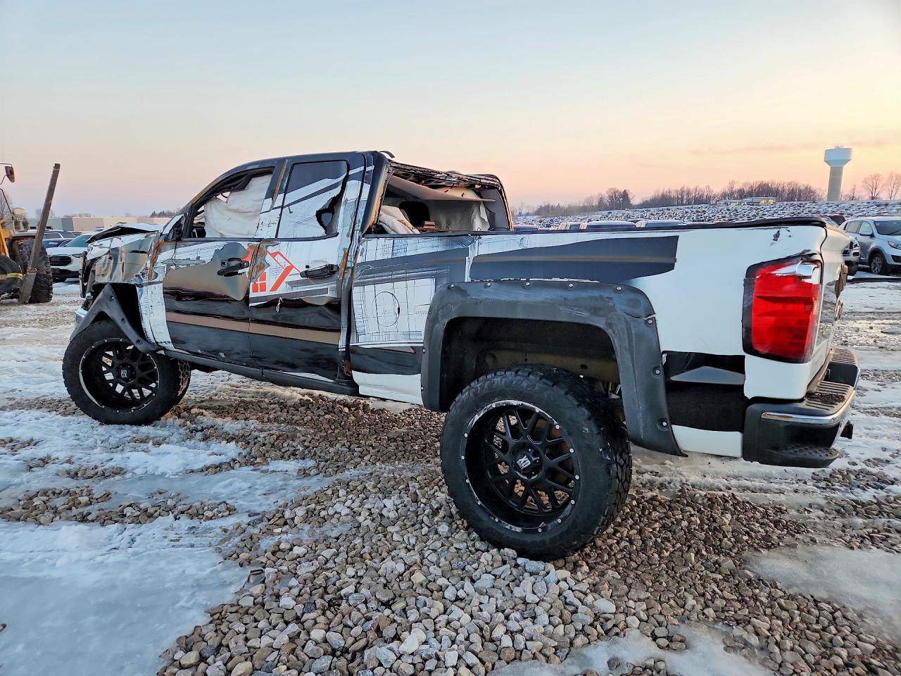 2014 CHEVROLET SILVERADO K1500 LT photo 2