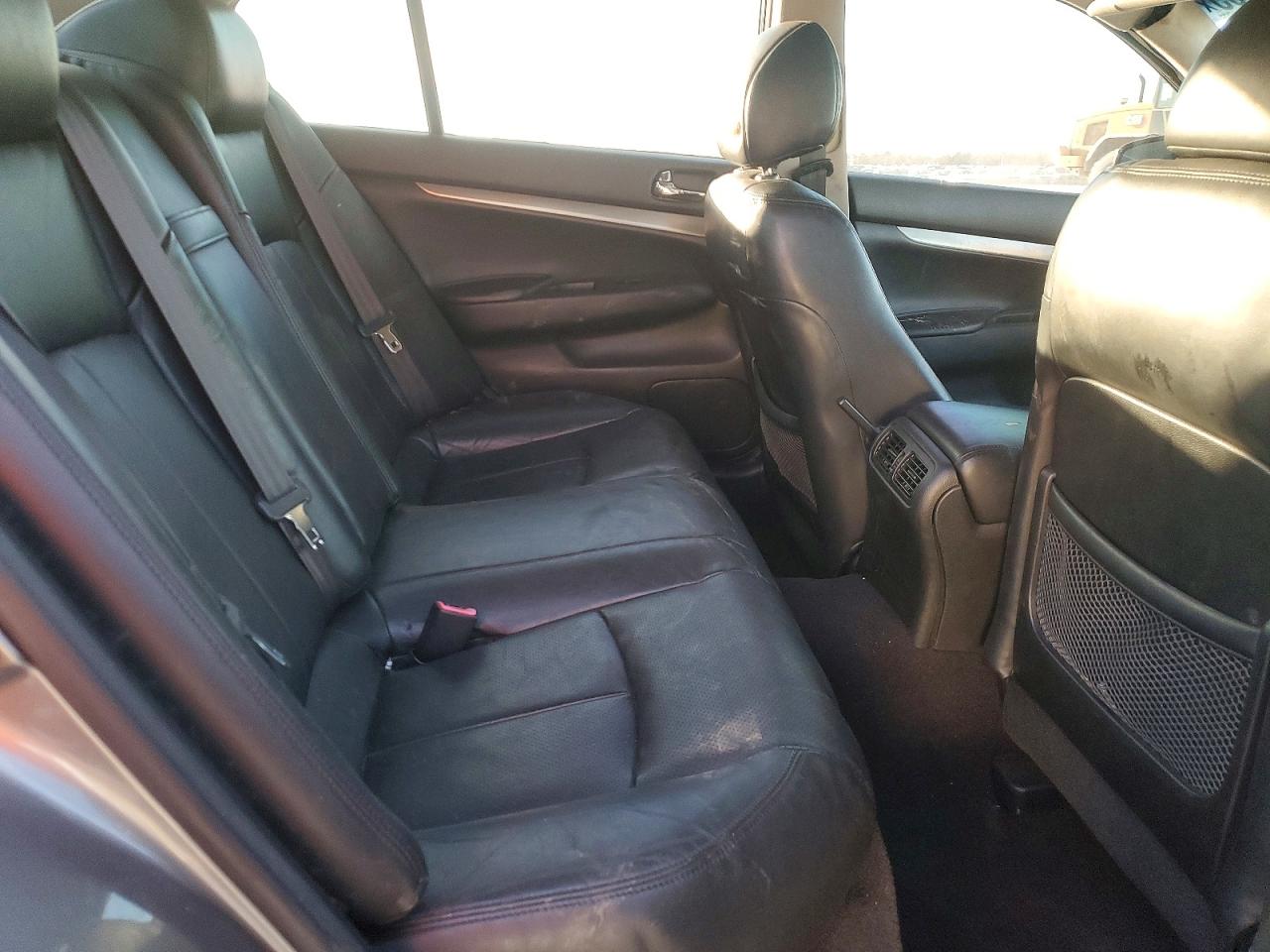 2010 INFINITI G37 photo 10