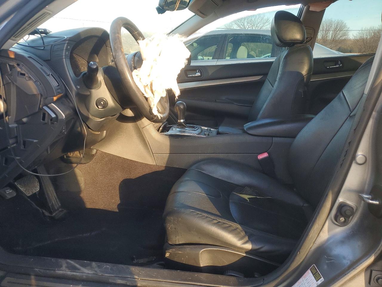 2010 INFINITI G37 photo 7