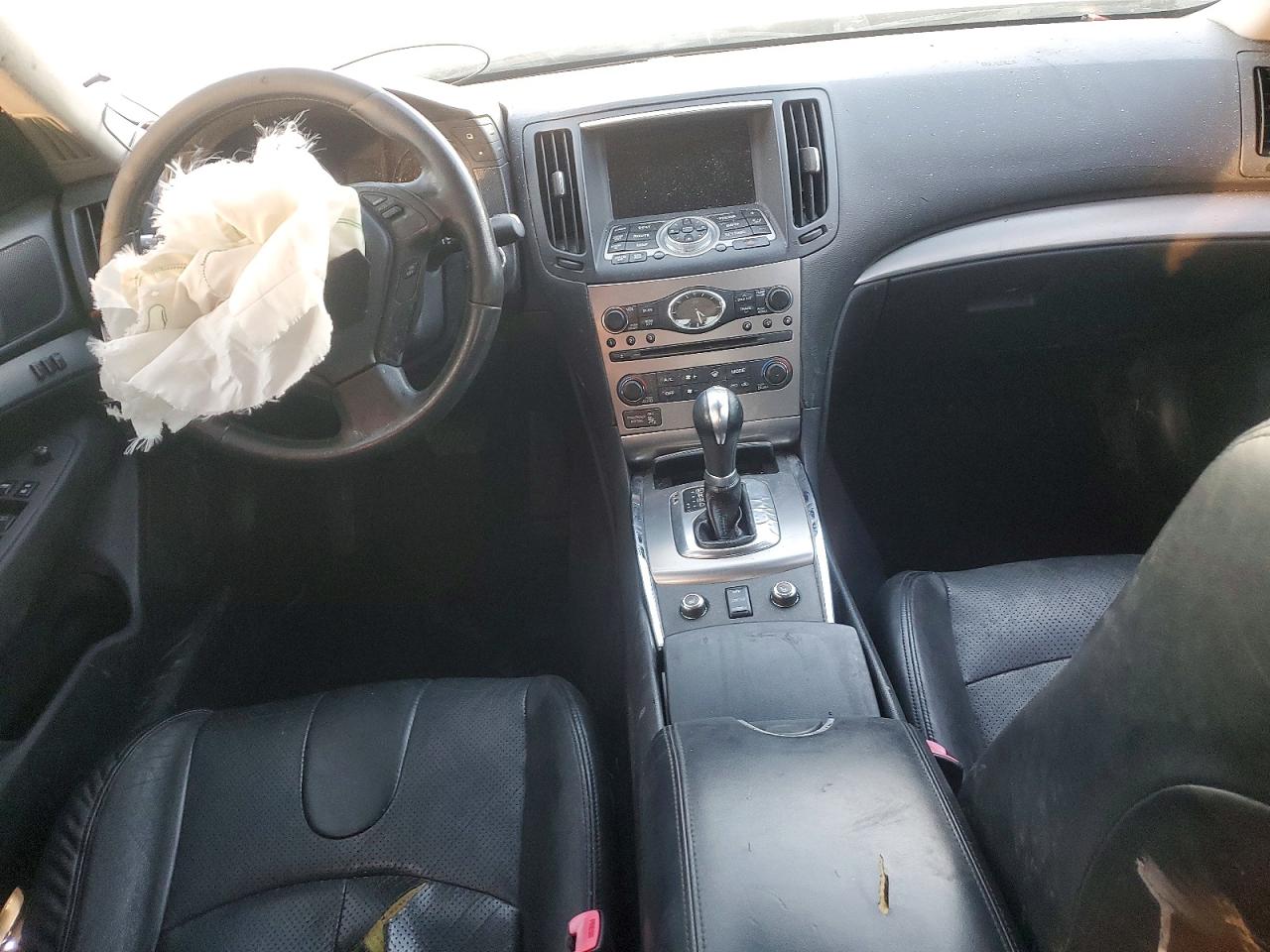 2010 INFINITI G37 photo 8