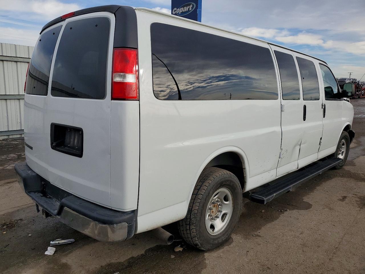 2019 CHEVROLET EXPRESS G3500 LT photo 3