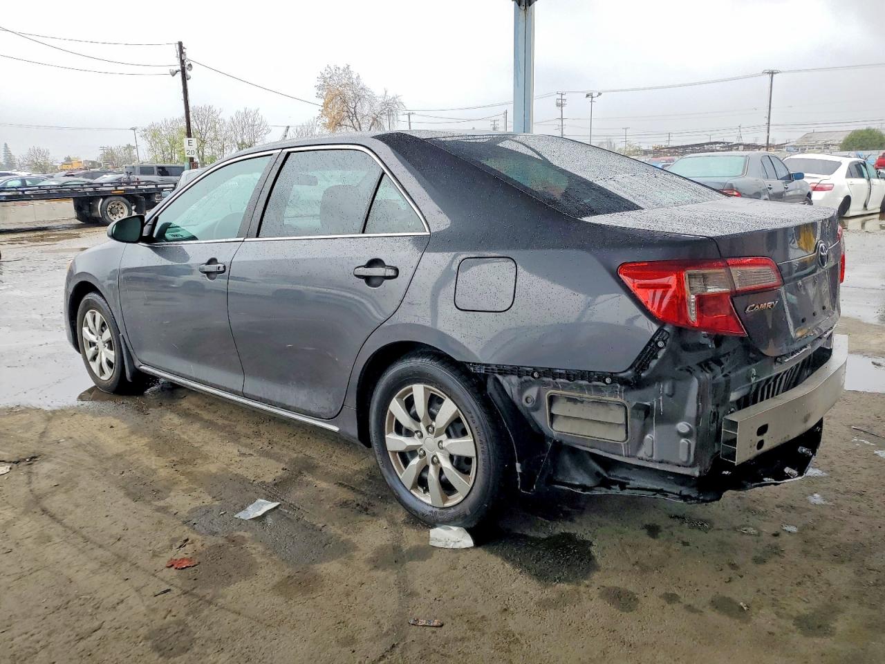 2014 TOYOTA CAMRY L photo 3