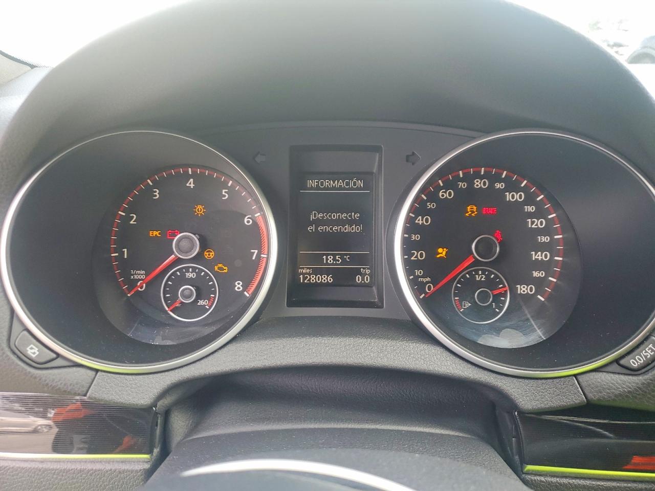 2011 VOLKSWAGEN GTI photo 9