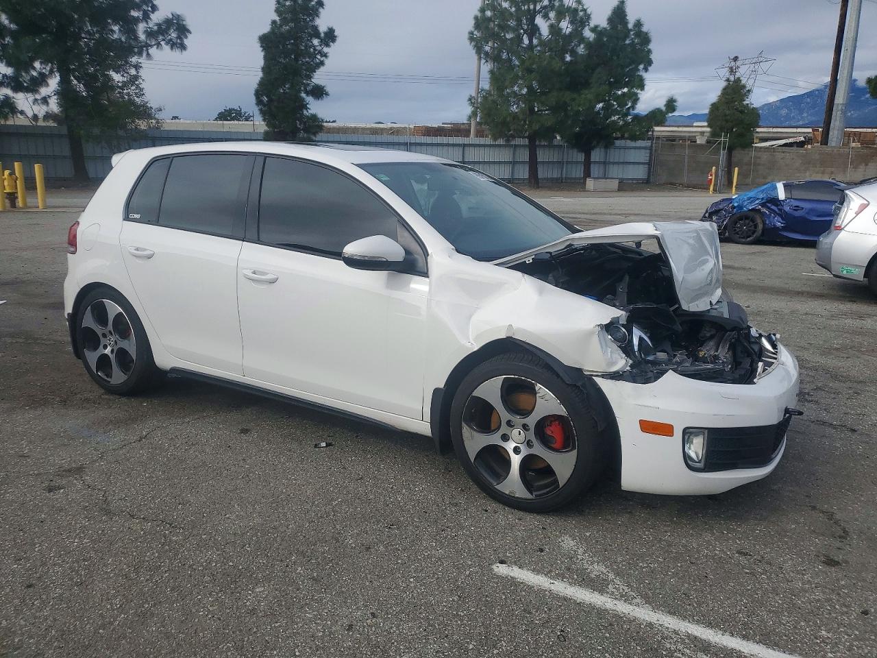 2011 VOLKSWAGEN GTI photo 4