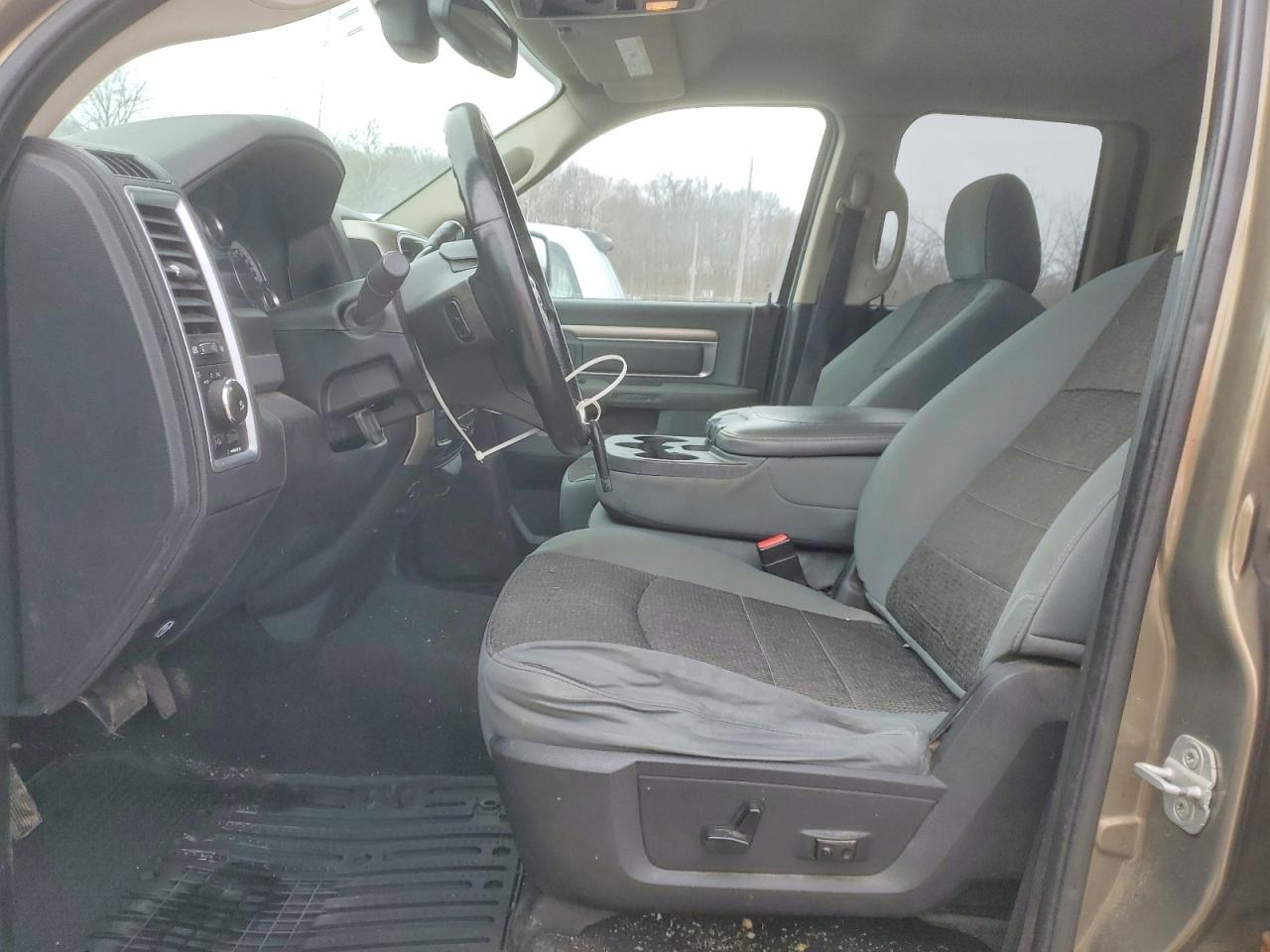 2013 RAM 1500 SLT photo 13