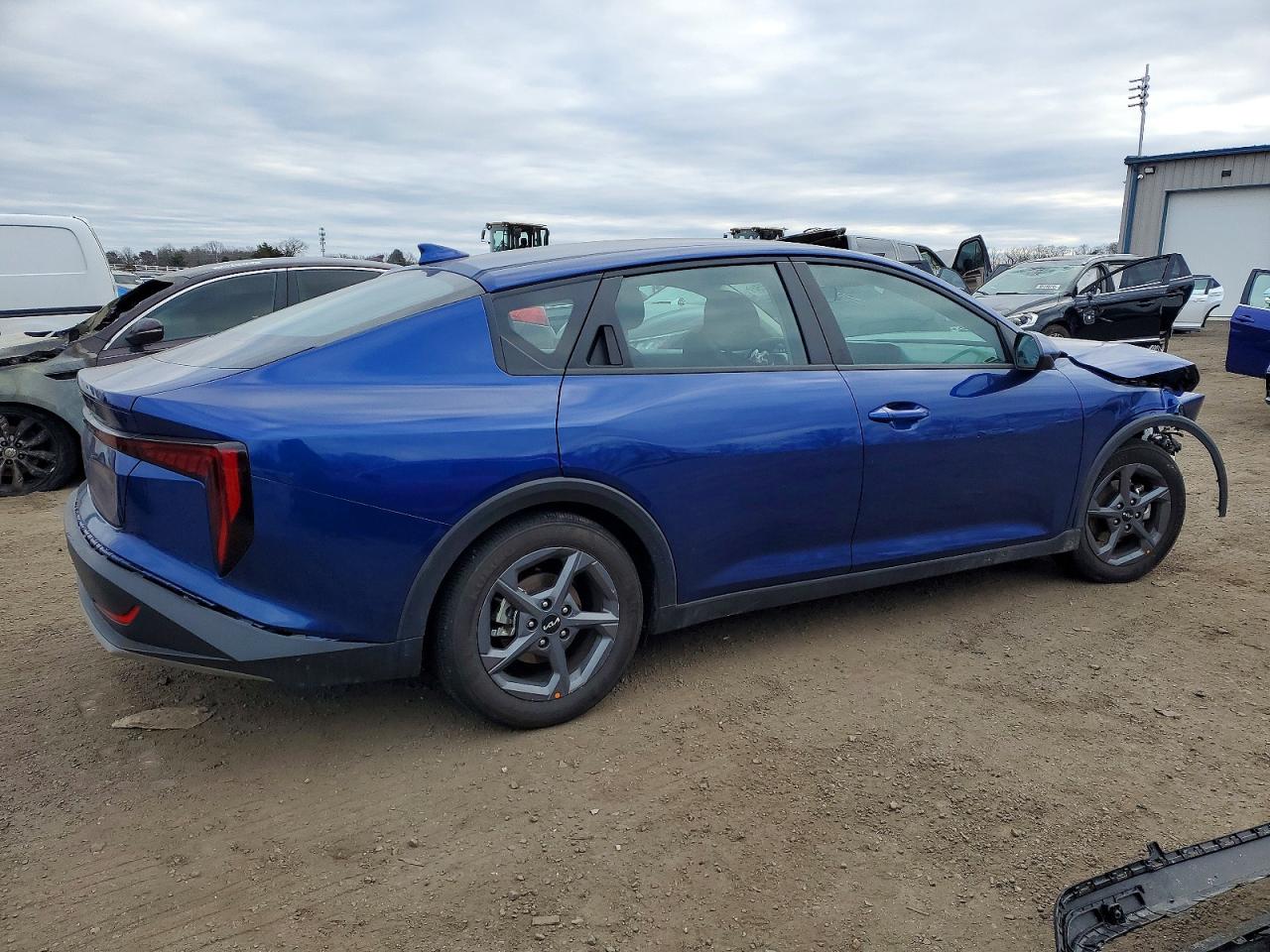 2025 KIA K4 LX photo 3