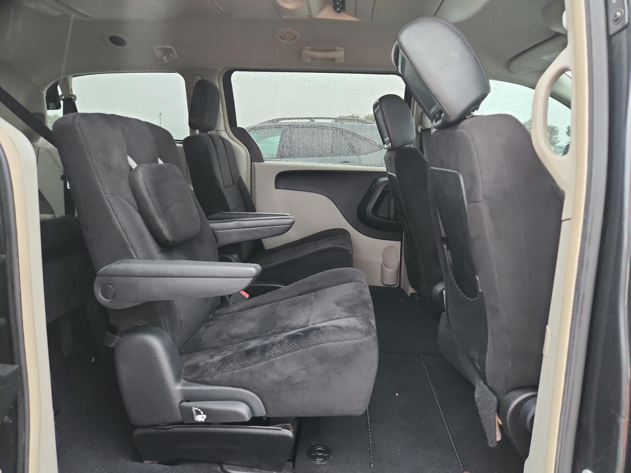 2011 DODGE GRAND CARAVAN CREW photo 11