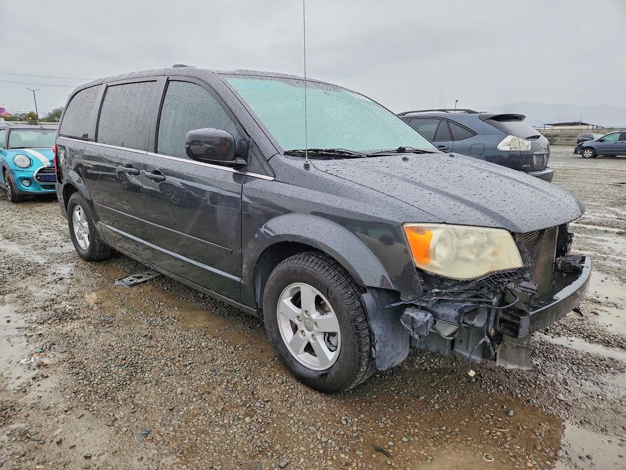 2011 DODGE GRAND CARAVAN CREW photo 4