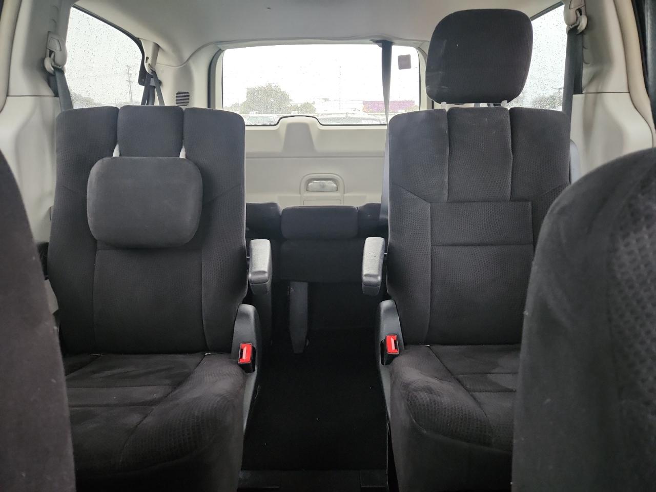 2011 DODGE GRAND CARAVAN CREW photo 10