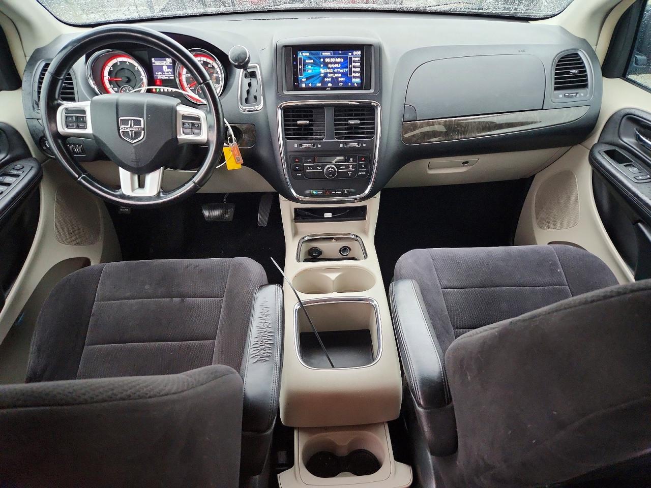 2011 DODGE GRAND CARAVAN CREW photo 8