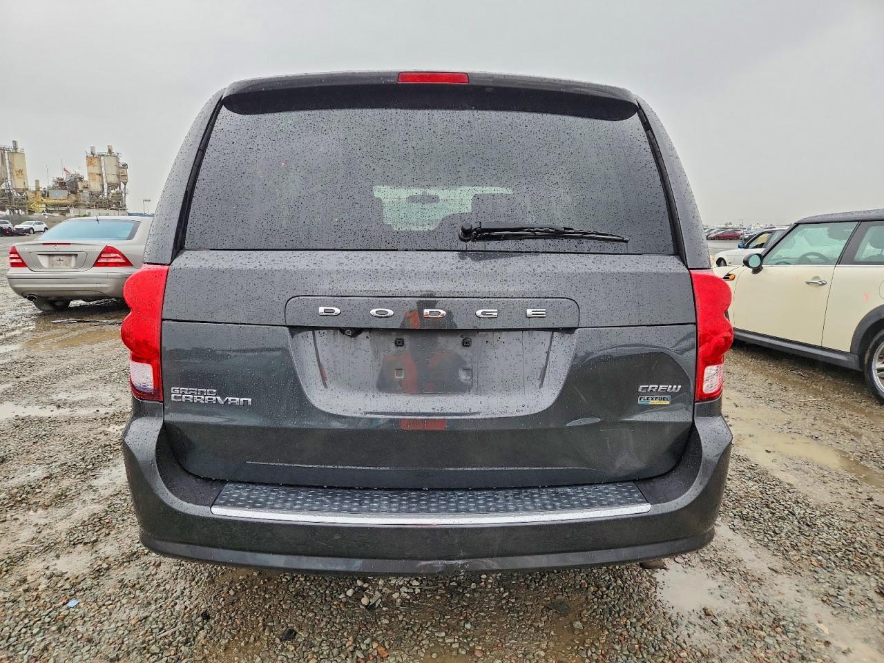 2011 DODGE GRAND CARAVAN CREW photo 6